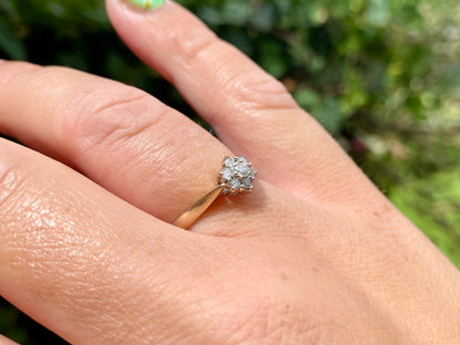 9ct Gold Diamond Daisy Ring