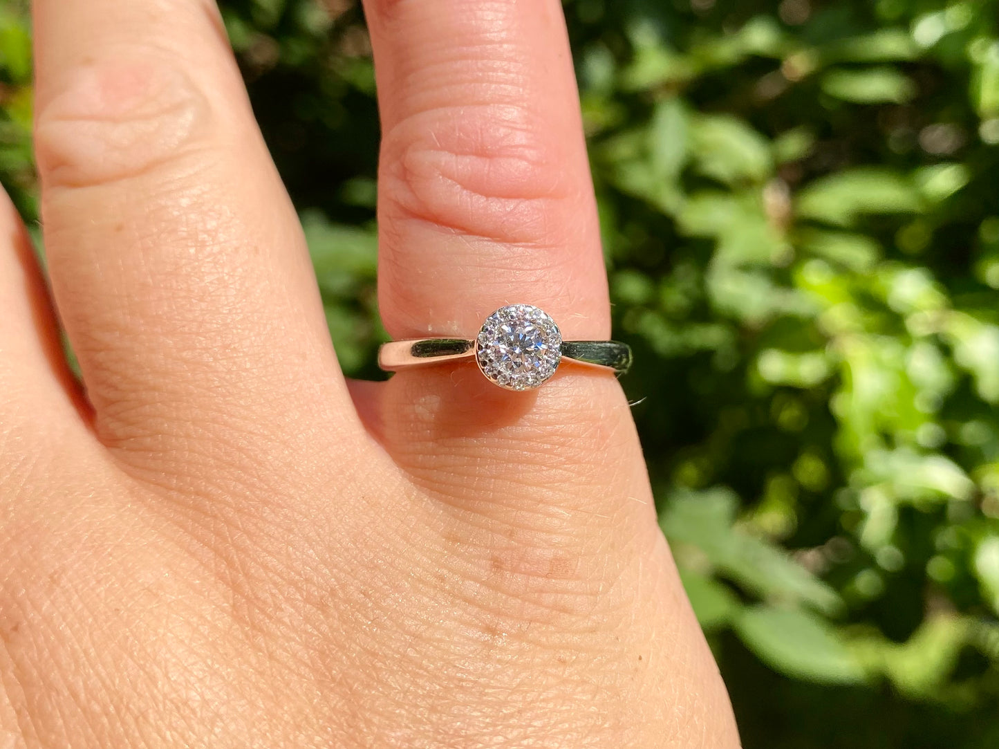 18ct Gold Kissing Diamond Ring