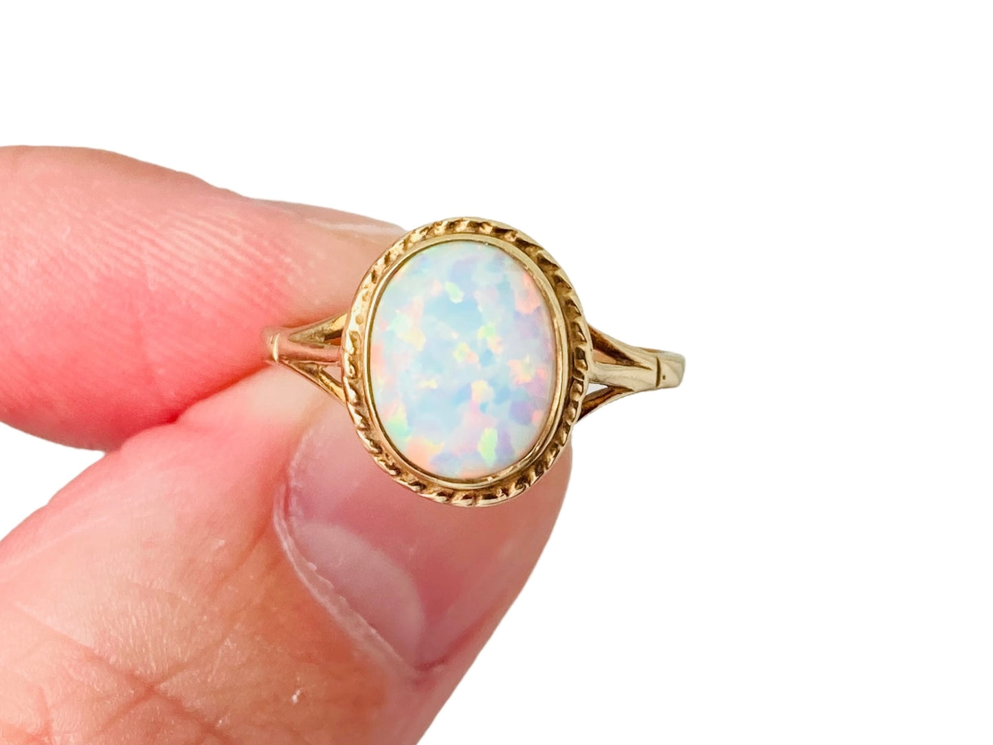 9ct Gold Synthetic Opal Ring