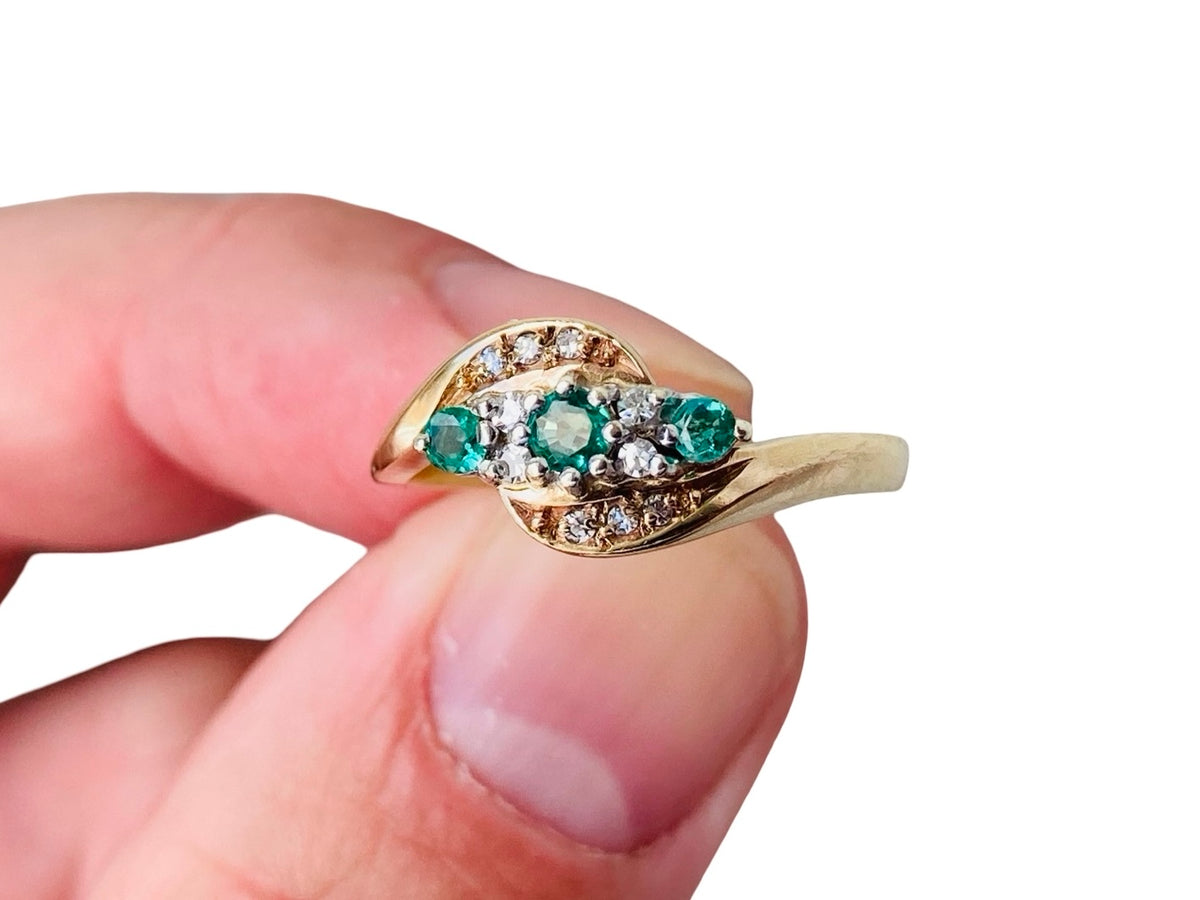 Vintage 9ct Gold Emerald & Diamond Ring