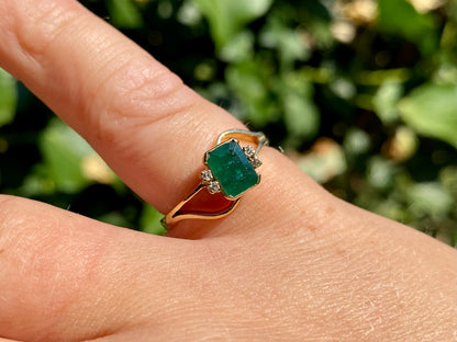Vintage 18ct Gold Emerald & Diamond Ring