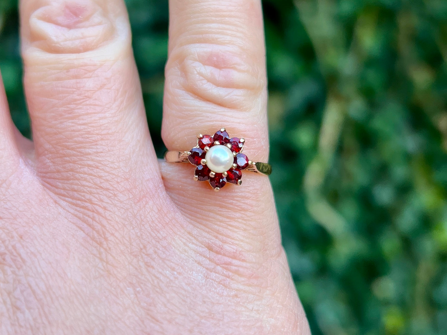 Vintage 9ct Gold Garnet & Pearl Ring