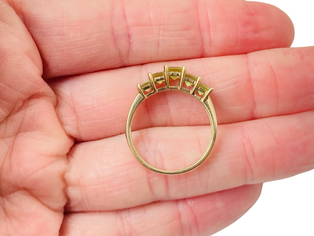 9ct Gold Peridot Ring