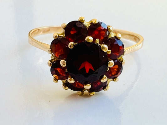 Vintage 18ct Gold Garnet Ring