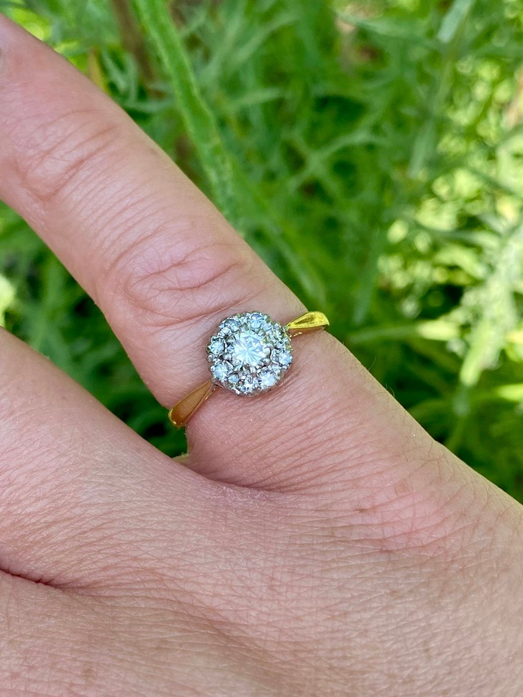 Vintage 18ct Gold & Platinum Diamond Cluster Ring